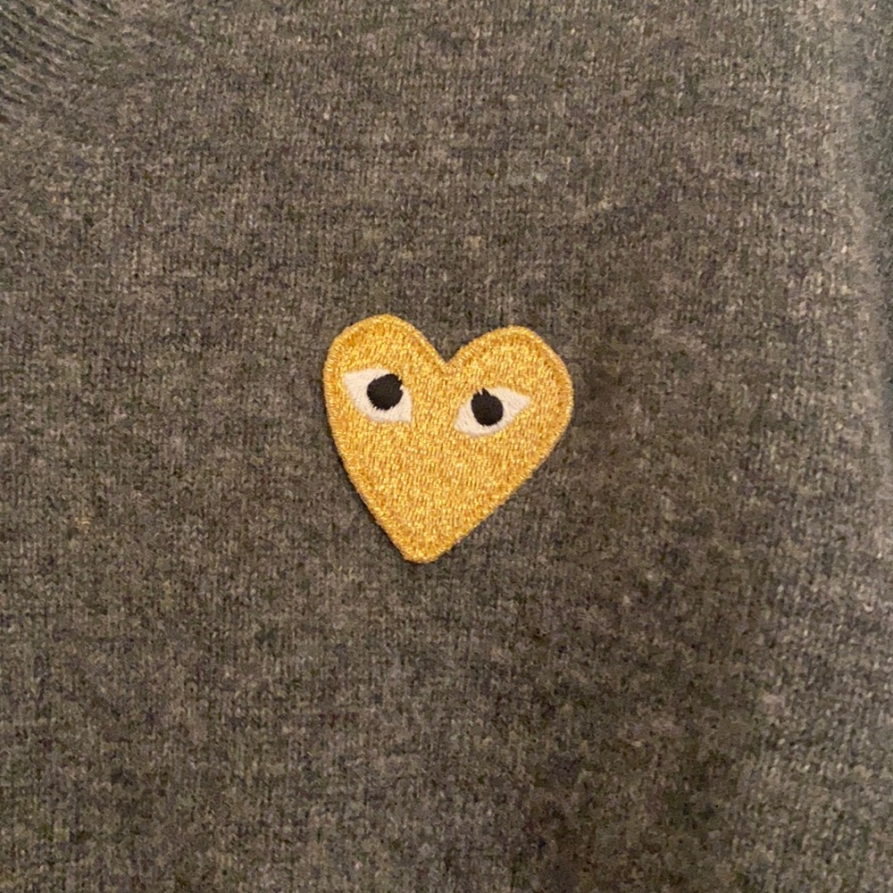 Comme des garçons play sz S v neck sweater